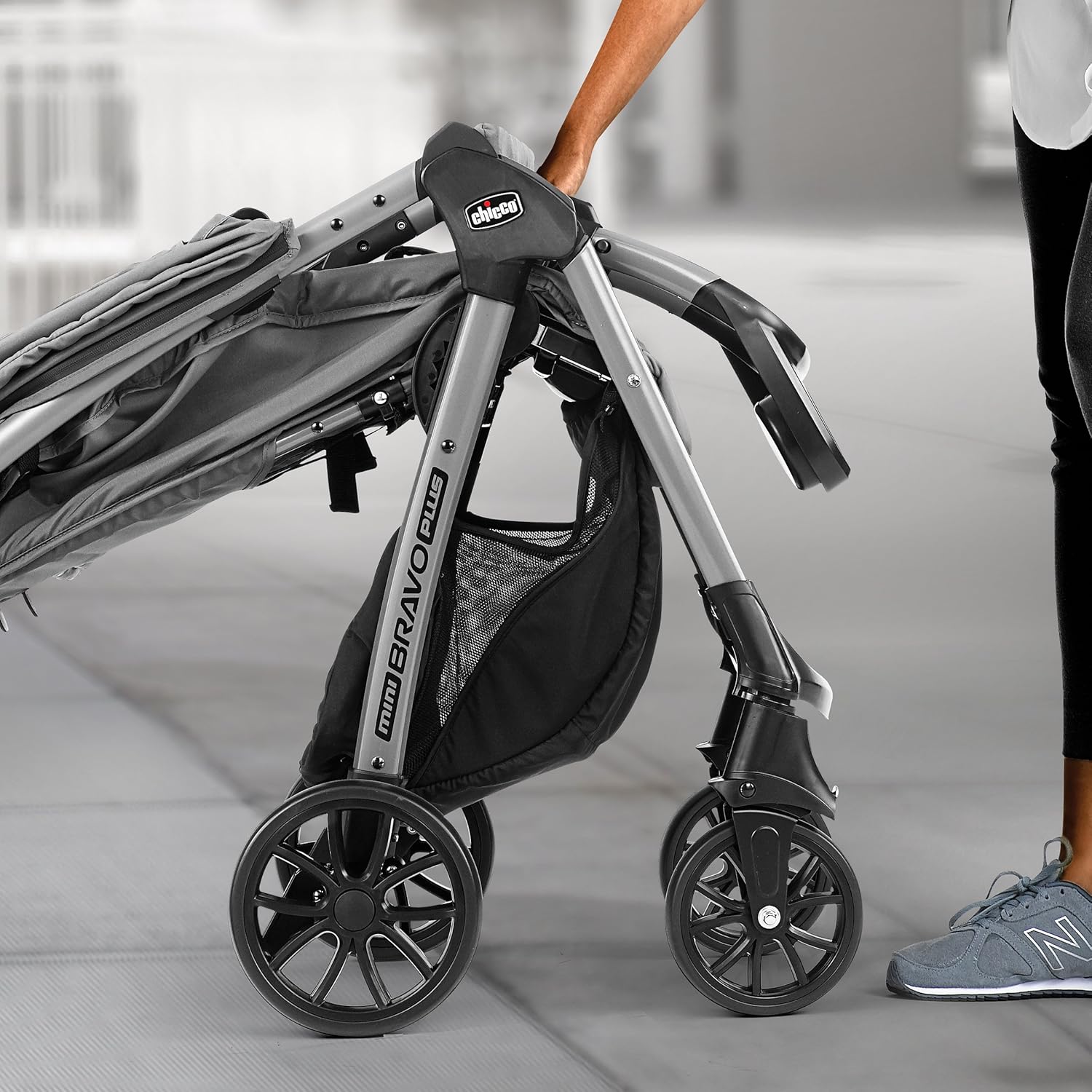 Chicco Mini Bravo Plus Lightweight Stroller for Babies and Toddlers, 3-Position Reclining Seat and UPF-Rated Canopy, Child and Parent Trays, Self-Standing Fold | Graphite/Grey